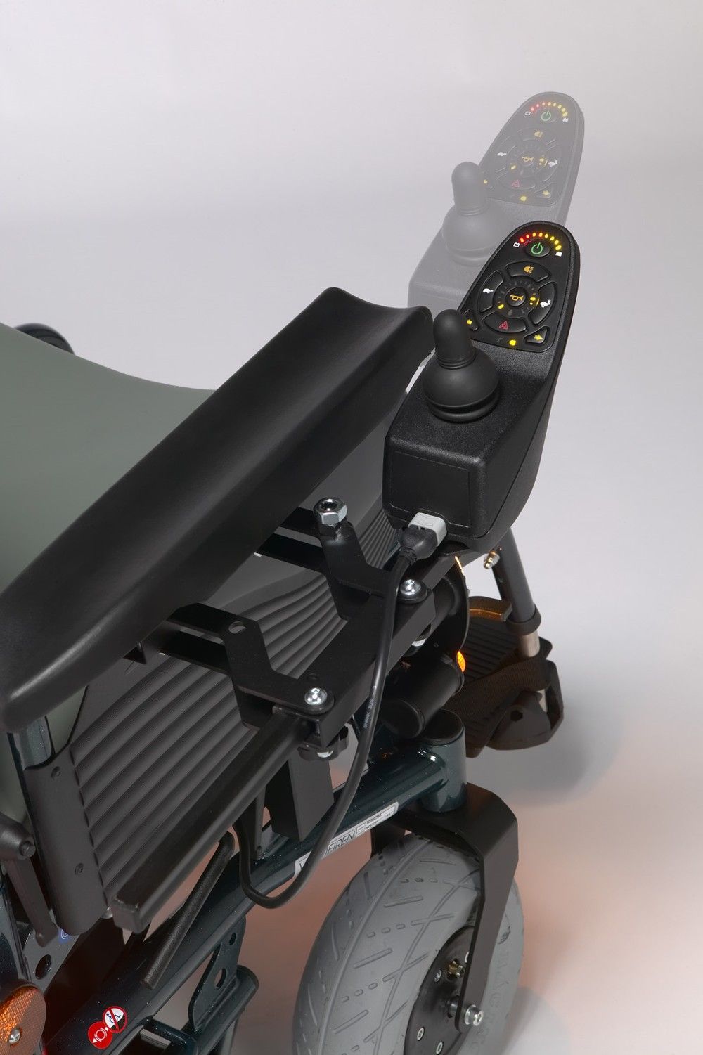 Кресло-коляска инвалидная с электроприводом Squod Vermeiren купить в OrtoMir24